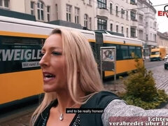 Leie, Blondine, Fingern, Flashen, Milf, Natürlichen titten, Im freien, Rasiert