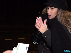 Enthousiasteling, Grote mammen, Handbeurt, Latijnse vrouw, Buiten, Gezichtspunt, Openbaar, Kort haar