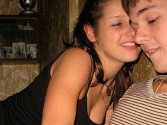 Amateur, Gros cul, Sucer une bite, Brunette brune, En levrette, Fait maison, Maigrichonne, Adolescente