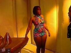 Africain, Noire, Brunette brune, Noir ébène, Jeux, Prisonnier, Lesbienne, Jarretelles