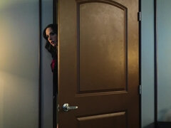 Lécher le cul, Brunette brune, Femme dominatrice, Fille latino, Lesbienne, Piercing, Secrétaire, Jouets