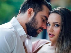 お尻, ブロンド, フェラチオ, バック, 手コキする, キス, 剃毛, ティーン