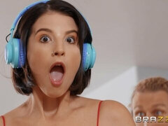 Поза 69, Любители, Спальня, Минет, Застукали, Бритые, Короткая стрижка, Молоденькие