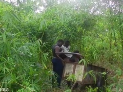 Africain, Belle grosse femme bgf, Gros cul, Noire, Sucer une bite, Plantureuse, Tir de sperme, Noir ébène