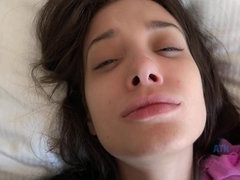 Amateur, Brunette brune, Éjaculation interne, Pieds, Pov, Dormant, Dénudage, Allumeuse