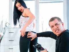 Pijpbeurt, Bruinharig, Handbeurt, Hardcore, Moeder die ik wil neuken, Klap, Tatoeage, Tieten likken