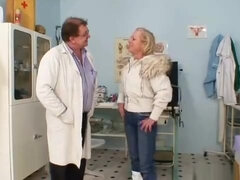 Blond, Pijpbeurt, Rondborstig, Schattig, Gynaecoloog, Rijpe lesbienne, Tepels, Orgasme