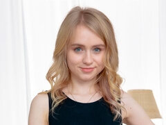 Lucky dude gets a welcoming blowjob