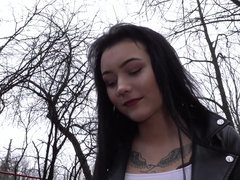 Sucer une bite, Bus, Tchèque, Branlette thaïlandaise, Jeans, Cuir, Piercing, Mouillée