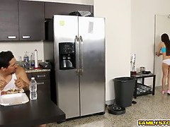 Sucer une bite, Poupée, Hard, Fille latino, Séduite, Jupe, Suçant, Adolescente