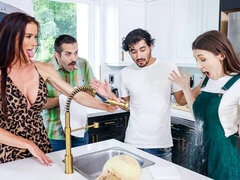 Grosser arsch, Grosser schwanz, Grosse titten, Blasen, Schwanz, Hundestellung, Puppe, Milf