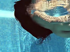 Andreina De Luxe in an erotic underwater show
