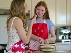 Anaal, Grote kont, Grote lul, Grote mammen, Bruinharig, Groepseks ejactulatie, Sperma in gezicht, Vuisten