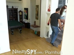 Baby sitter, Gros seins, Sucer une bite, Queue, Hard, Époux mari, Suçant, Nénés