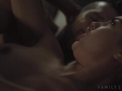 ヒール, ジーンズ, キッチン, なめる, 自然山雀, オマンコ, タトゥー, オッパイの