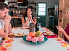 Спальня, Большие сиськи, Минет, Брюнетки, Собачьи, Две девушки, Милф, Втроем