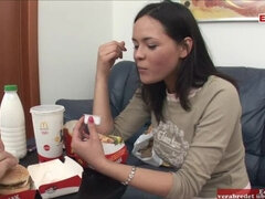 Enthousiasteling, Anaal, Bruinharig, Sperma in mond, Seksspeelgoed, Melk, Slet, Tiener