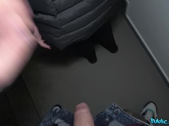 Enthousiasteling, Bedriegen, Stel, Hondjeshouding, Sperma in gezicht, Handbeurt, Buiten, Openbaar