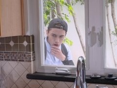 Grote mammen, Pijpbeurt, Bruinharig, Hondjeshouding, Sperma in gezicht, Hd, Moeder die ik wil neuken, Tatoeage