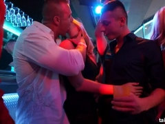 Genootschap, Dansen, Zoenen, Likken, Orgie, Pornster, Kut duiken, Swinger