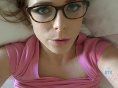 Tridimensionnel, Éjaculer dans la bouche, Doigter, Branlette thaïlandaise, Lunettes, Petite femme, Piercing, Rasée
