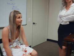 お尻, ブロンド, 顔射, 足, ヒール, オフィス, ピアス, スパンキング