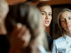 Blonde, Doigter, Embrassement, Lesbienne, Masturbation, Rasée, Dénudage, Nénés