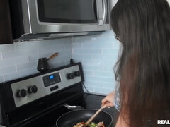 Kinky cooking with steamy Jessica Starling