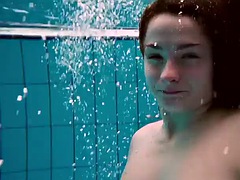 Strand, Bikini, Braunhaarige, Pool, Öffentlich, Erotischer film, Titten, Unter wasser