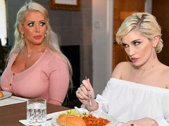 Grosser arsch, Grosse titten, Blondine, Bruder, Küssen, Lecken, Milf, Muschi