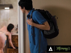 Anal, Culo grande, Estilo perrito, Cocina, Lamidas, Madres para coger, Chorro, Madrastra