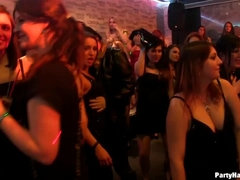 Blondine, Braunhaarige, Verrückt, Brille, Hardcore, Lingerie, Orgie, Strümpfe