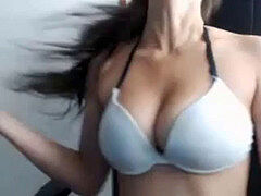 Braunhaarige, Laktieren, Masturbation, Muschi