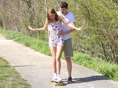 ブロンド, 手コキする, なめる, 自然山雀, アウトドア, 公共, 剃毛, ティーン