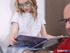 Blondine, Blasen, Studentin, Aufs gesicht abspritzen, Brille, Muschi, Jungendliche (18+), Titten