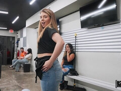 18 jahre, Grosser arsch, Blasen, Flashen, Öffentlich, Jungendliche (18+)