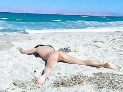 Amateur, Plage, Bikini, Brunette brune, Gode, Mère que j'aimerais baiser, Nudiste, Épouse