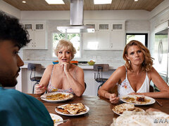 Zwart, Blond, Cousine, Eten, Voetbeurt, Keuken, Masturbatie, Trio