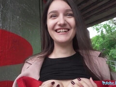 Gros seins, Sucer une bite, Plantureuse, En levrette, Seins naturels, Pov, Jarretelles, Adolescente