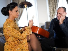 Gros cul, Gros seins, Sucer une bite, Robe, Branlette thaïlandaise, Femme au foyer, Mère que j'aimerais baiser, Jarretelles