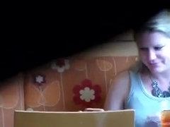 Enthousiasteling, Blond, Moeder die ik wil neuken, Zwanger, Openbaar, Spion, Onder de rok, Bekijker