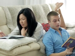 Asiatisch, Blasen, Braunhaarige, Chinesisch, Studentin, Japanische massage, Lecken, Titten