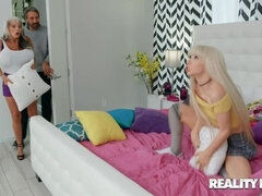 Собачьи, Сперма на лице, Лизание, Киски, Реалити