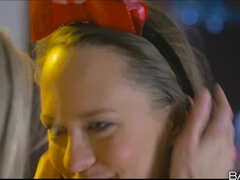 Arsch, Arschlecken, Blondine, Lesbisch, Natürlichen titten, Muschi, Hintern versohlen, Titten