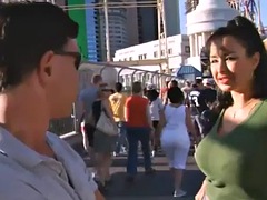 Gros seins, Petit ami, Brunette brune, Mature, Mère que j'aimerais baiser, Public, Réalité, Nénés