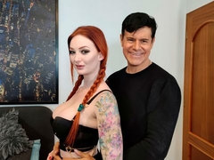 Grosse titten, Blasen, Hundestellung, Handjob, Küssen, Milf, Rotschopf, Tätowierung