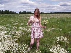 Enthousiasteling, Grote kont, Blond, Vingeren, Nudist, Orgasme, Buiten, Alleen