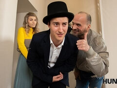 Enthousiasteling, Grote lul, Blond, Pijpbeurt, Hondjeshouding, Pop, Kousen, Tieten likken