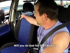 デカ尻, ビッチ, ブロンド, フェラチオ, 車, 手コキする, アウトドア, ストッキング