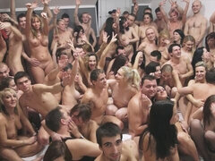 Blasen, Braunhaarige, Hundestellung, Gruppe, Natürlichen titten, Orgie, Tätowierung, Jungendliche (18+)